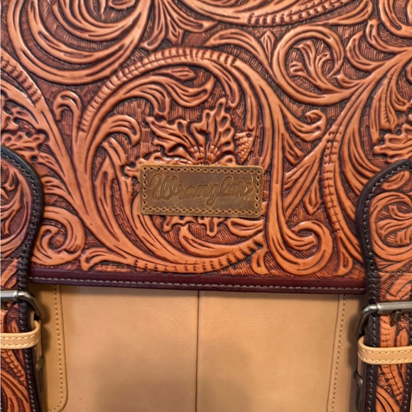 Wrangler Tan Genuine Leather Tooled Travel/Laptop/Messenger Bag *NEW in Package* - Picture 4 of 10